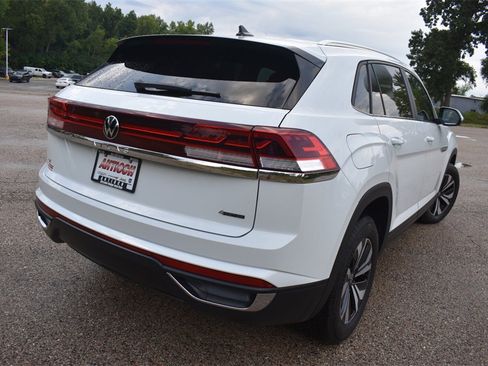 Used 2024 Volkswagen Atlas Cross Sport SE image 8