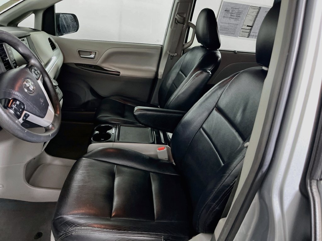 Used 2019 Toyota Sienna LE FWD image 9