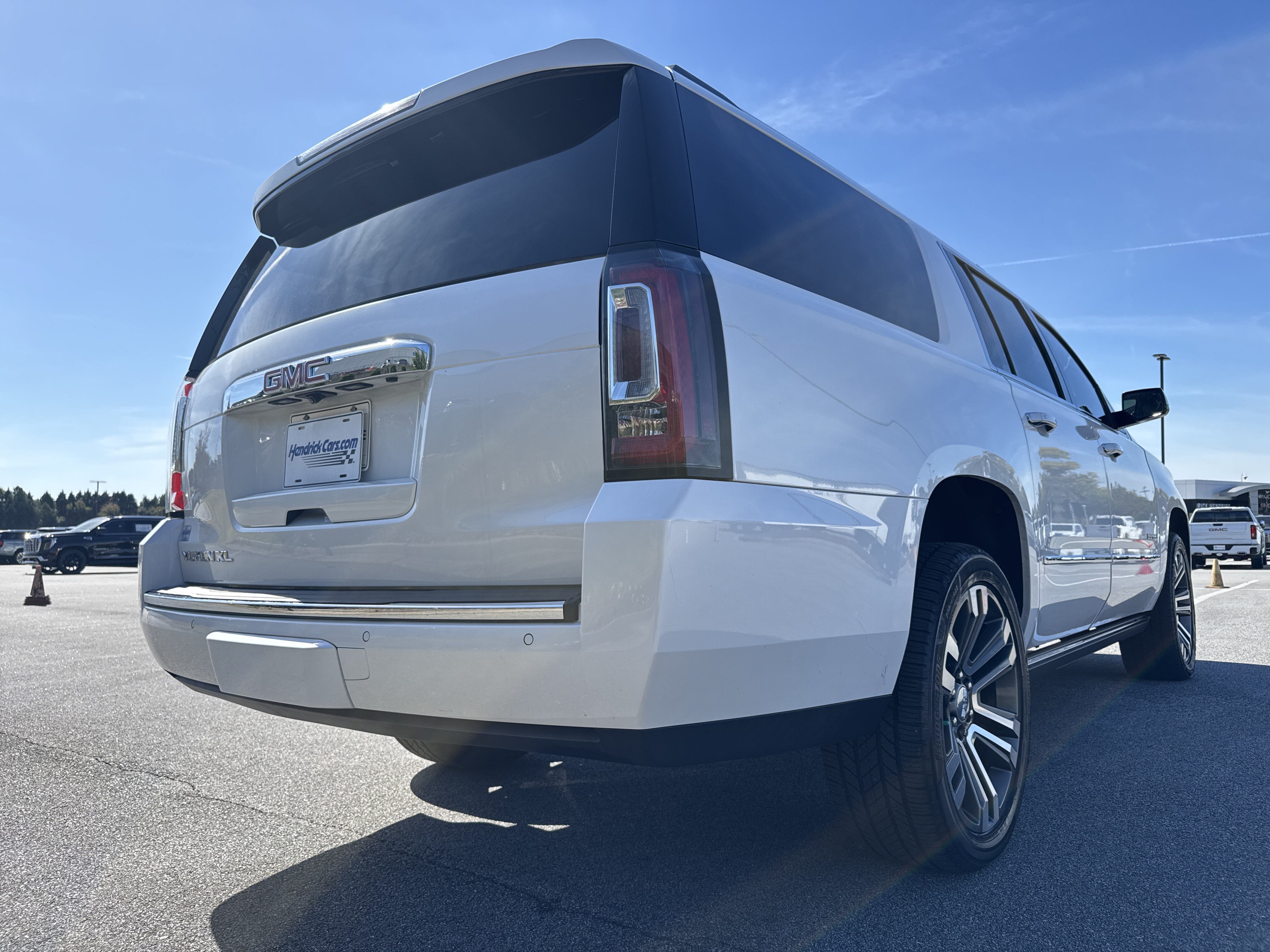 Used 2020 GMC Yukon XL Denali w/ Denali Premium Package AWD/4WD image 10