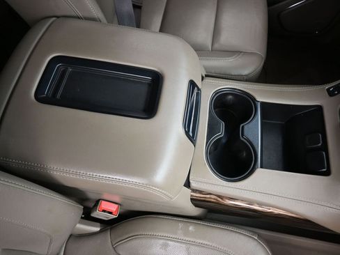 Used 2019 GMC Yukon SLT AWD/4WD image 40