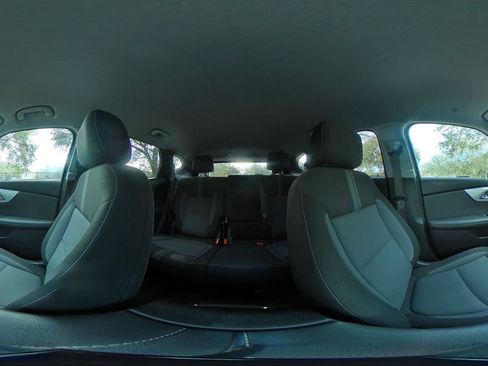 Used 2025 Chevrolet Blazer LT image 38