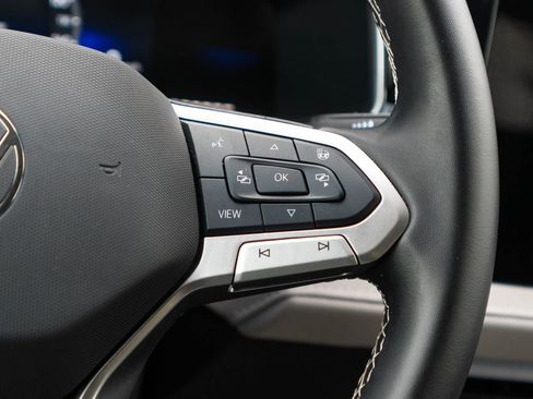 Used 2025 Volkswagen Taos SE image 20