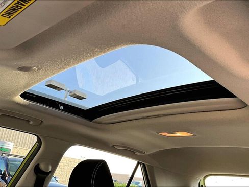 Certified 2023 Hyundai Venue SEL image 12