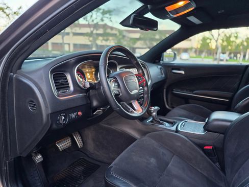 Used 2017 Dodge Charger R/T Scat Pack RWD image 18