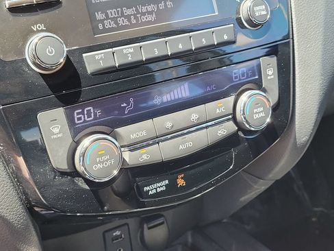 Used 2015 Nissan Rogue SV FWD image 25
