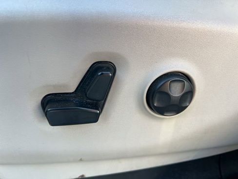 Used 2019 Chrysler Pacifica Limited w/ Tire & Wheel Group image 31