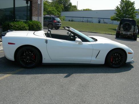 Used 2006 Chevrolet Corvette Convertible w/ Preferred Equipment Group RWD image 11