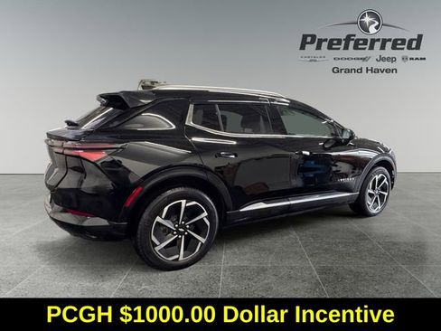 Used 2025 Chevrolet Equinox EV LT w/ Convenience Package image 17