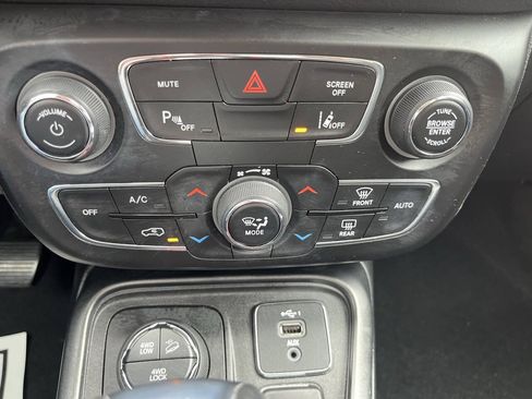 Used 2021 Jeep Compass Trailhawk w/ Sun and Sound Group AWD/4WD image 25