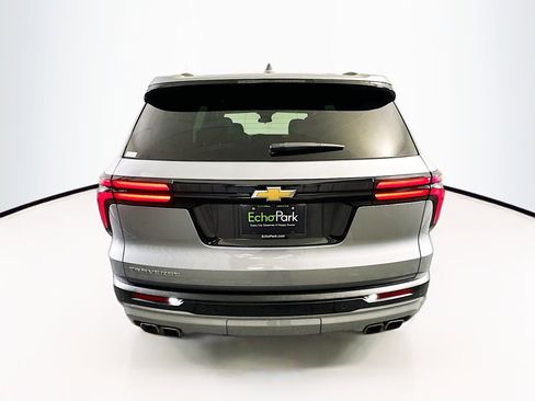 Used 2025 Chevrolet Traverse LT image 7