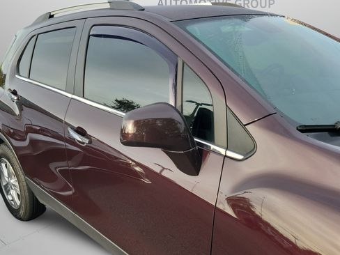 Used 2020 Chevrolet Trax LT w/ LT Convenience Package FWD image 16