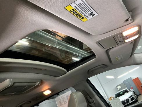 Used 2014 Honda Odyssey Touring image 24