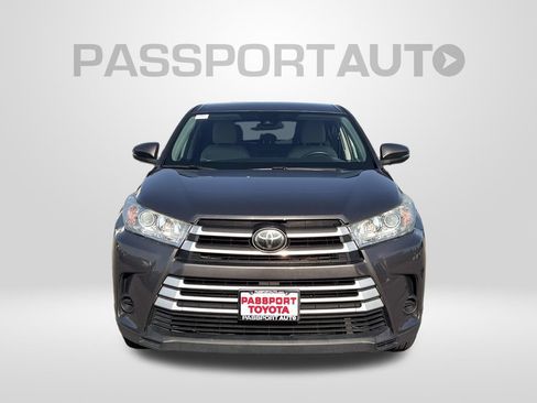 Used 2019 Toyota Highlander LE AWD/4WD image 12