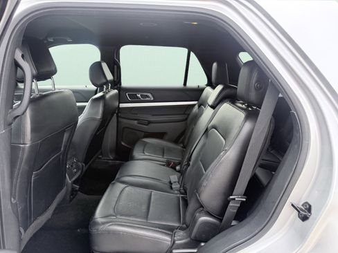 Used 2016 Ford Explorer XLT w/ Equipment Group 202A FWD image 22