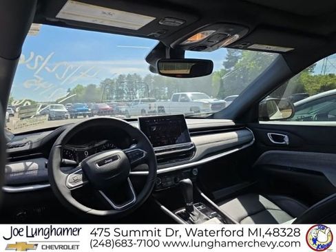 Used 2024 Jeep Compass Latitude w/ Sun and Sound Group AWD/4WD image 10