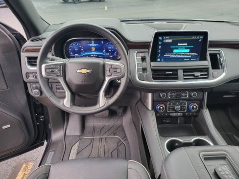 Used 2024 Chevrolet Suburban Premier w/ Premium Package image 5