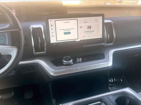 Certified 2025 Ford Expedition Platinum AWD/4WD image 6