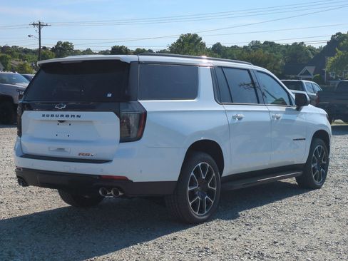 New 2026 Chevrolet Suburban RST w/ RST Capability Package AWD/4WD image 9
