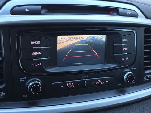 Used 2017 Kia Sorento LX image 28