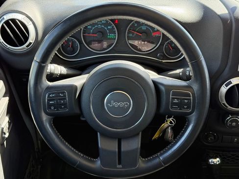 Used 2012 Jeep Wrangler Rubicon AWD/4WD image 20