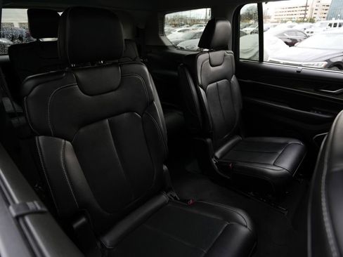 Used 2023 Jeep Grand Cherokee L Limited w/ Luxury Tech Group II image 28