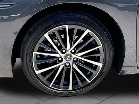 Used 2025 Lexus ES 300h w/ Premium Package FWD image 11