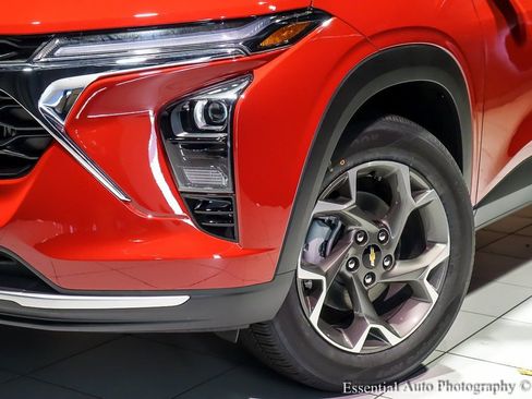 New 2026 Chevrolet Trax LT w/ Driver Confidence Package image 5