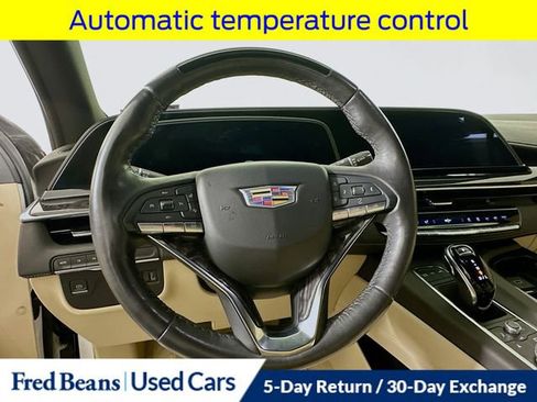 Used 2023 Cadillac Escalade Premium Luxury image 14