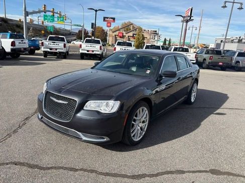 Used 2016 Chrysler 300 Limited image 4