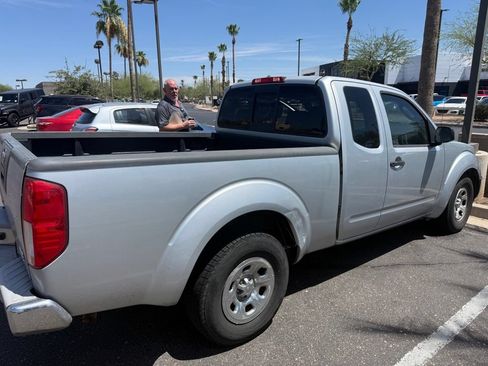 Used 2007 Nissan Frontier XE w/ Preferred Pkg RWD image 2