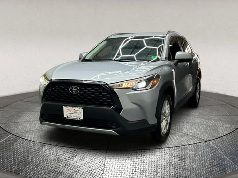 Used 2022 Toyota Corolla Cross LE image 4