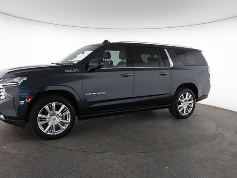 Used 2022 Chevrolet Suburban High Country AWD/4WD image 6