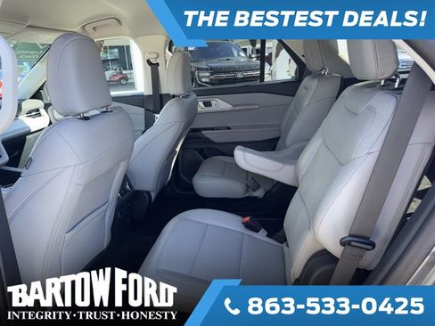 Used 2025 Ford Explorer Active w/ Active Comfort Package image 10