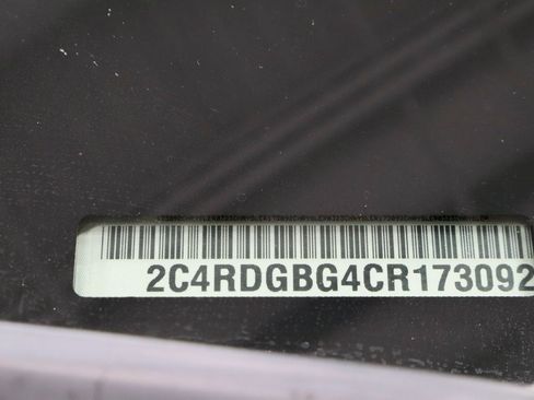 Used 2012 Dodge Grand Caravan SE image 31