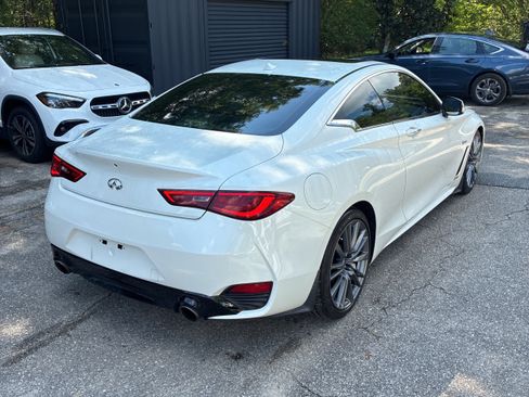 Used 2017 INFINITI Q60 Red Sport 400 RWD image 9