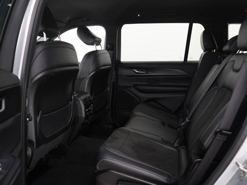 Used 2023 Jeep Grand Cherokee L Laredo image 17