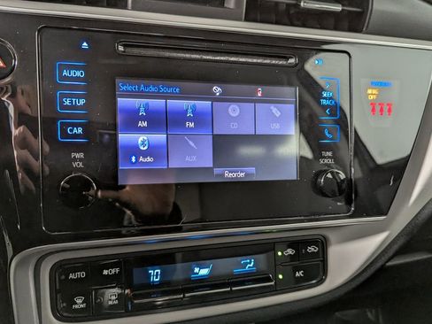 Used 2019 Toyota Corolla LE image 21