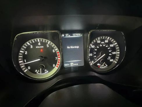 Used 2017 Nissan Titan SV RWD image 11