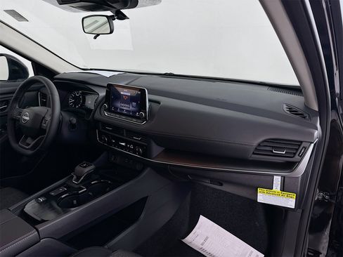 Used 2025 Nissan Rogue SV image 26