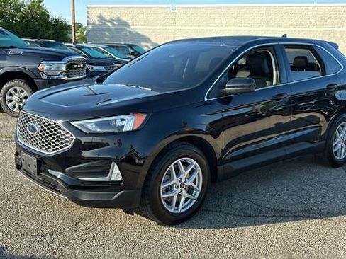 Used 2024 Ford Edge SEL w/ Convenience Package AWD/4WD image 2