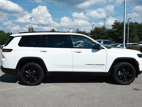 Used 2023 Jeep Grand Cherokee L Laredo AWD/4WD image 4