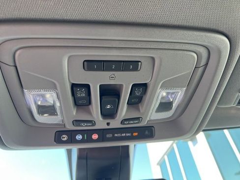 Used 2022 Chevrolet Silverado 2500 LTZ w/ LTZ Plus Package image 9