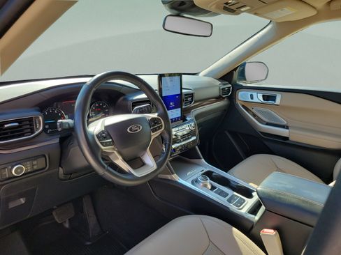 Used 2024 Ford Explorer Limited w/ Limited Technology Package RWD image 8