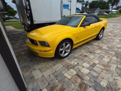 Used 2006 Ford Mustang GT RWD image 3
