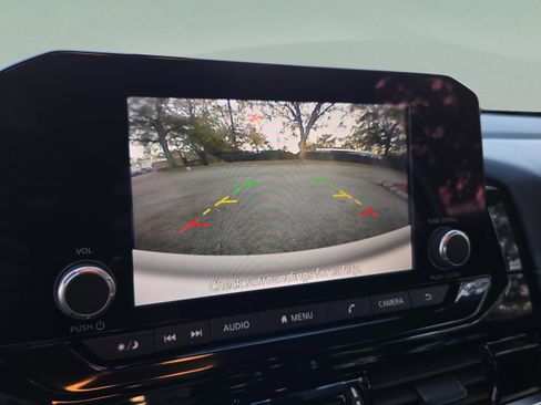 Certified 2024 Nissan Pathfinder SV w/ SV Premium Package image 18