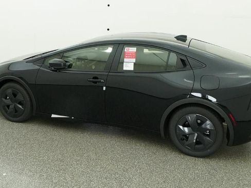 New 2026 Toyota Prius Plug-In Hybrid FWD image 4