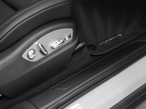 Certified 2026 Porsche Macan AWD/4WD image 19