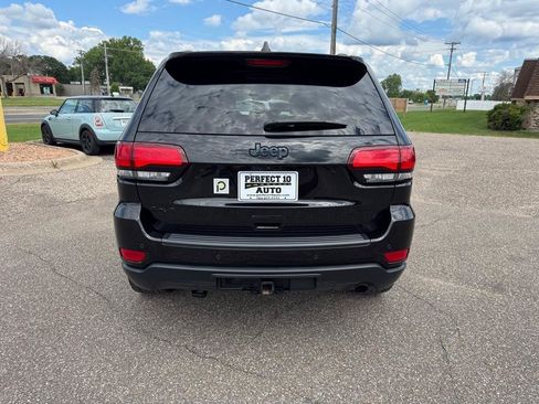 Used 2019 Jeep Grand Cherokee Laredo AWD/4WD image 6