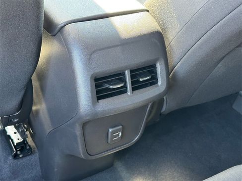 Used 2023 Chevrolet Equinox LT image 16