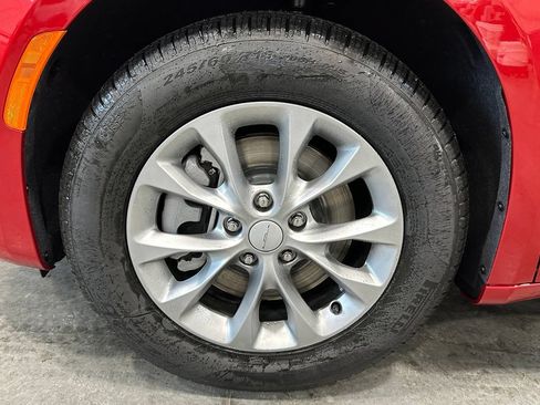 New 2027 Chrysler Pacifica Select AWD/4WD image 10